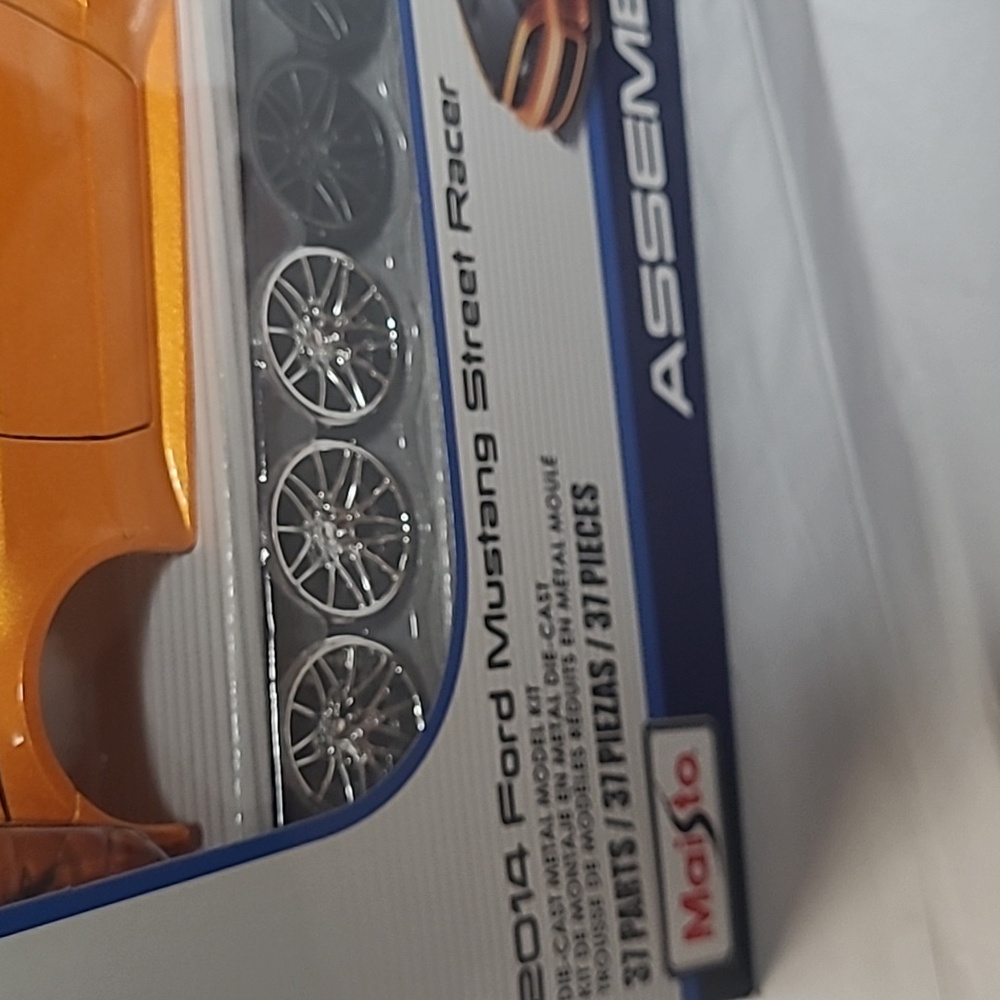 Maisto Orange 2014 Ford Mustang Street Racer 1/24 Assembly Line - Picture 2 of 5